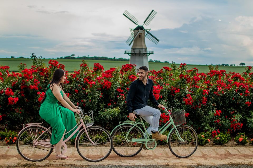 Pré Wedding Bianca e Gabriel Holambra cidade das Flores 